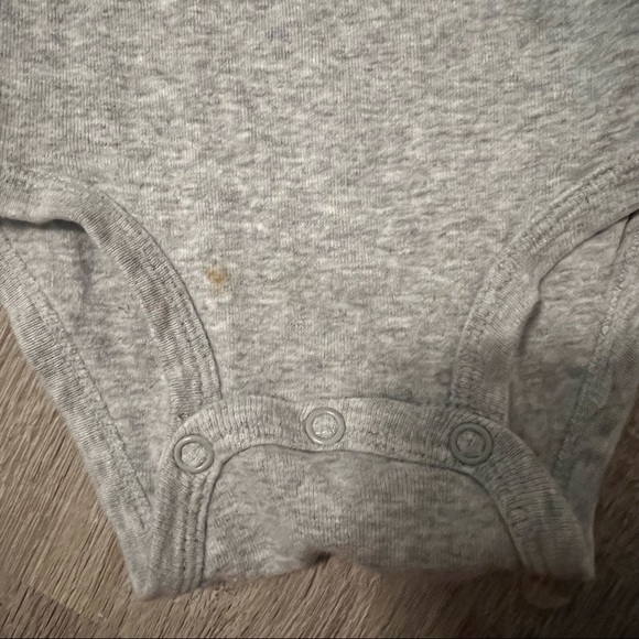 Carter’s grey penguin onesie size 12 months - Picture 2 of 3